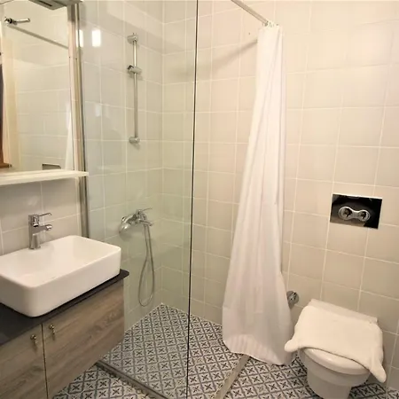 Vilă Stonehouse-2 *