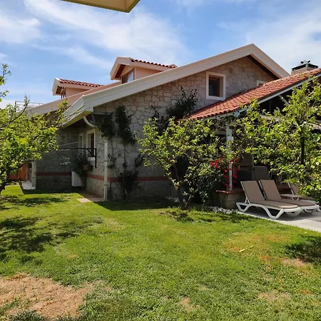 Villa Stonehouse-2 *